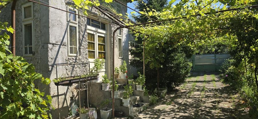 Casă cu 4 camere în Sărata