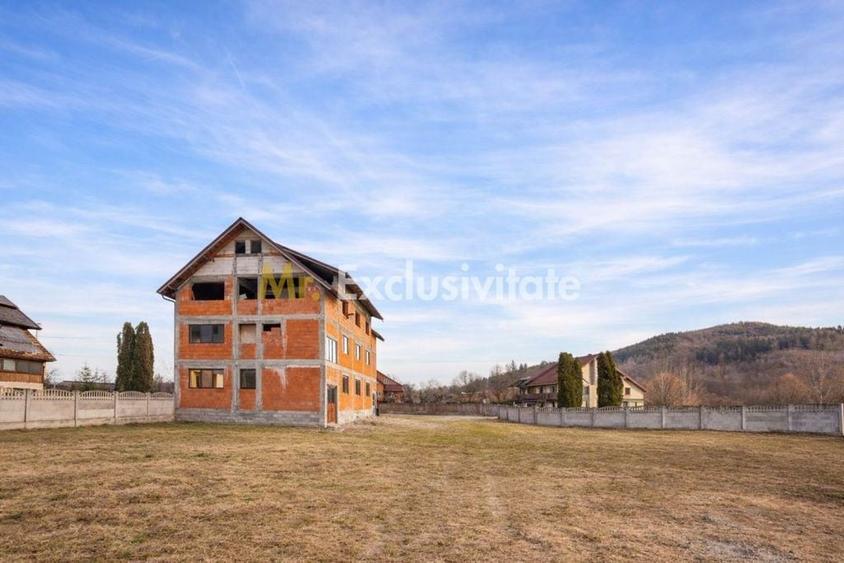 Casă cu 5 camere cu Teren 4563 Mp în Bughea de Sus
