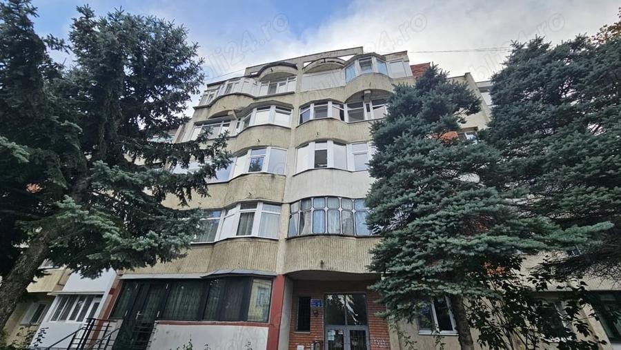 Apartament cu 3 camere decomandat în Fălticeni