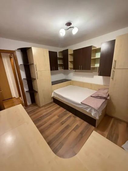 Apartament cu 3 camere semidecomandat în Central