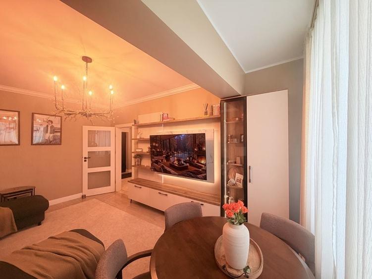 Apartament cu 3 camere decomandat în Central