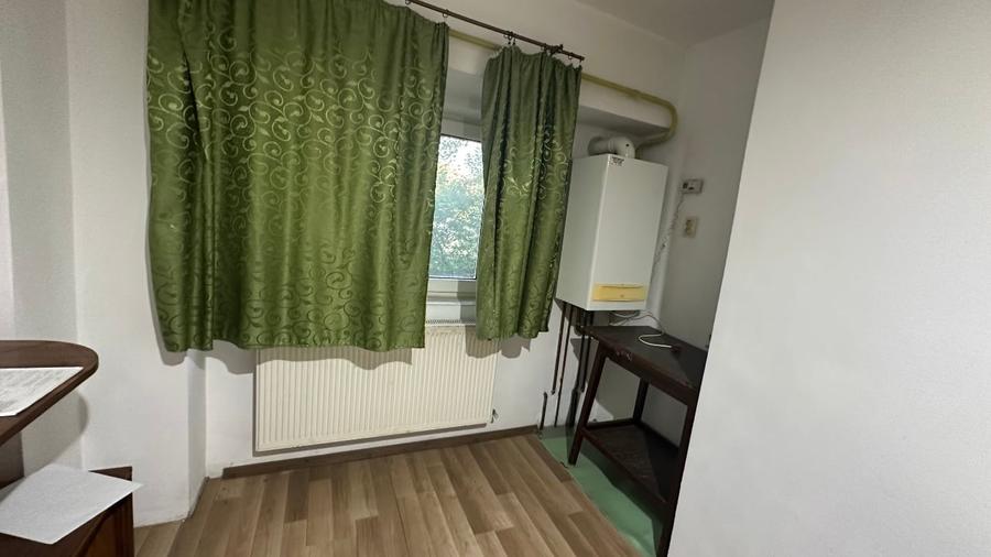 Apartament cu 3 camere nedecomandat în Sud-Est