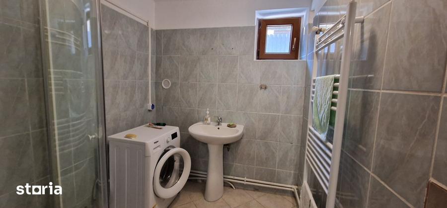 Casă cu 5 camere cu Teren 420 Mp în Trei Stejari