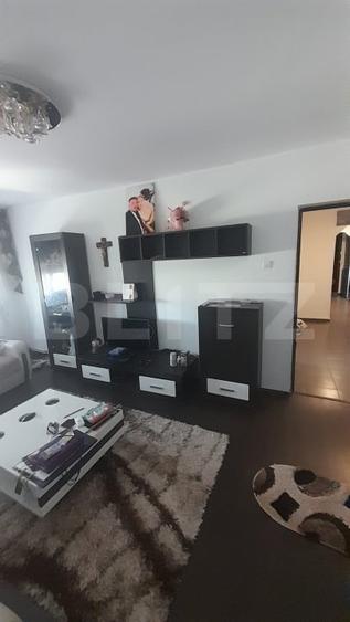 Apartament cu 3 camere decomandat, mobilat în Micro 11