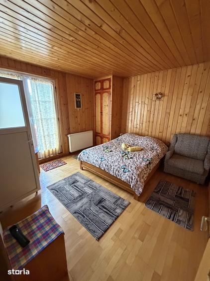 Casă cu 8 camere cu Teren 500 Mp în Central