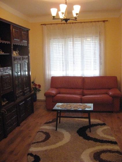 Casă individuală cu 5 camere cu Teren 1440 Mp în Central