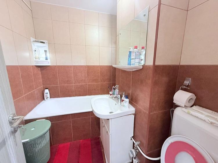 Apartament cu 3 camere decomandat, mobilat în Drumul Taberei