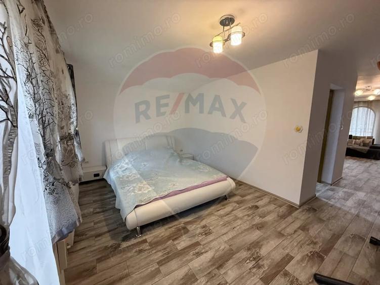 Casă cu 5 camere cu Teren 6117 Mp în Voislova