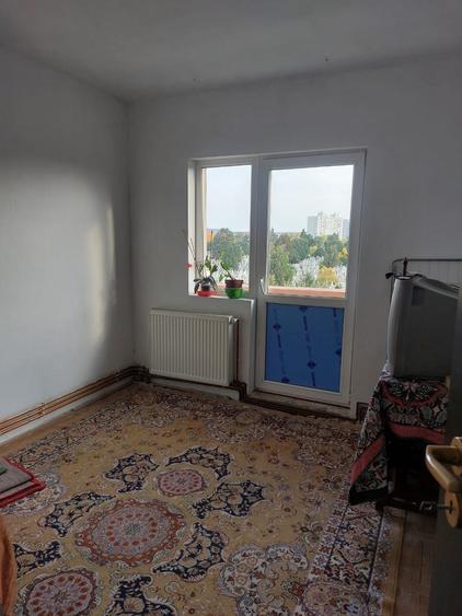 Apartament cu 3 camere semidecomandat în Dâmbovița