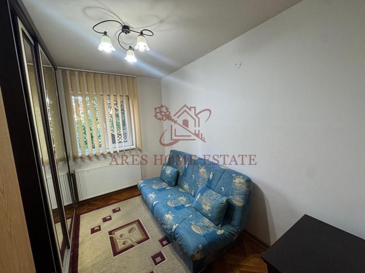 Apartament cu 3 camere semidecomandat, mobilat în Complex Studențesc