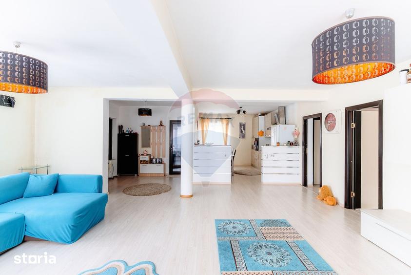 Casă cu 5 camere cu Teren 1240 Mp în Cotmenița