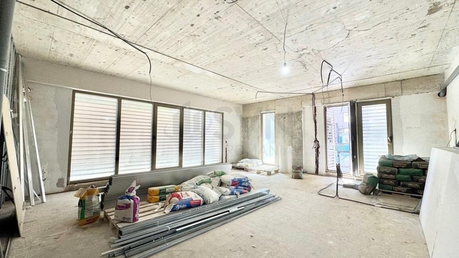 Apartament cu 3 camere decomandat în P-ța Victoriei
