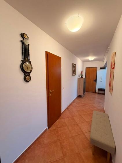 Apartament cu 3 camere decomandat, mobilat în Central