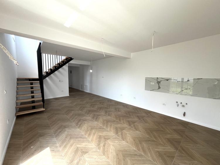 Duplex cu 4 camere cu Teren 375 Mp în Covaci