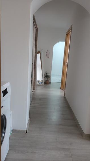 Vand apartament 2 camere central,Unirii,decomandat,etaj 1,renovat recent, langa scoala Alexandru Stefulescu . Pret 83000 negociabil, 0767716515. - 5
