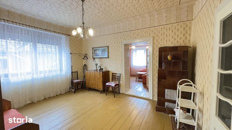 Casă cu 4 camere cu Teren 3405 Mp în Petrești