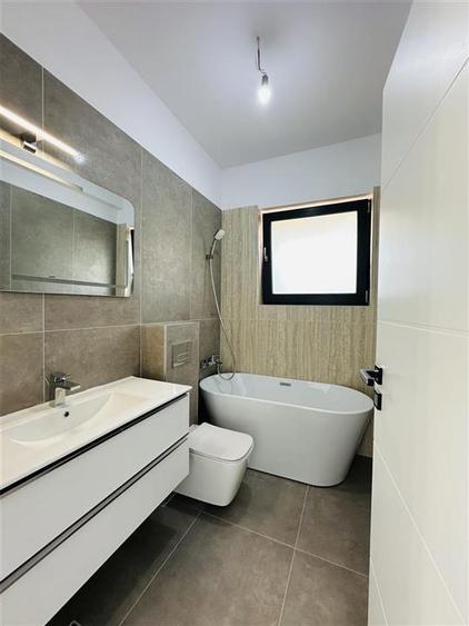 Casă individuală cu 6 camere cu Canalizare în Tunari