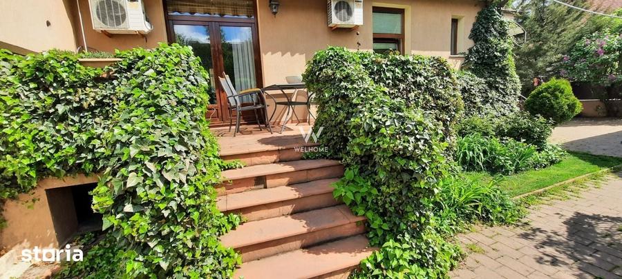Casă cu 8 camere cu Teren 1000 Mp în Trei Stejari