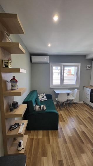 Garsonieră decomandată în Central