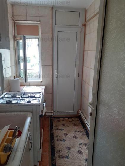 Apartament cu 3 camere semidecomandat în Viziru 1