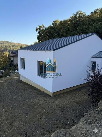 Casă individuală cu 4 camere cu Canalizare în Corunca