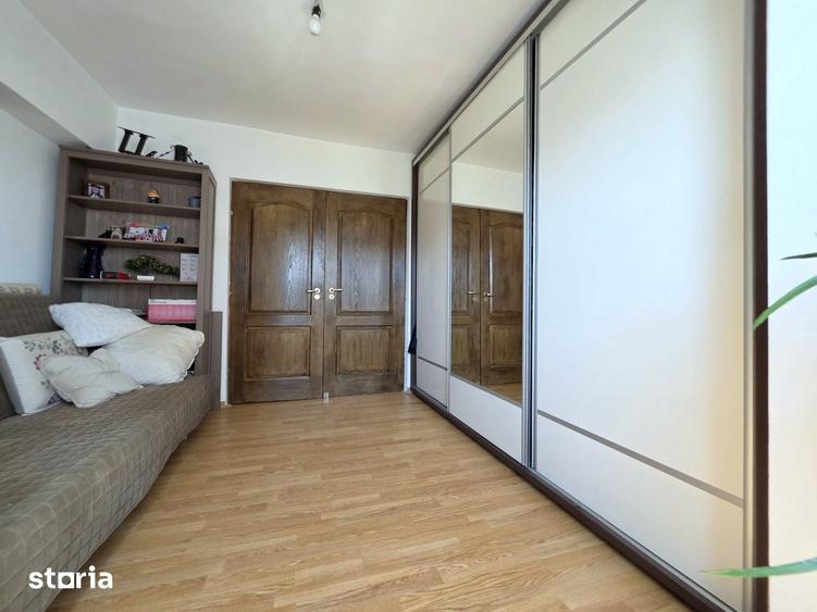 Apartament cu 4 camere decomandat în Vitan