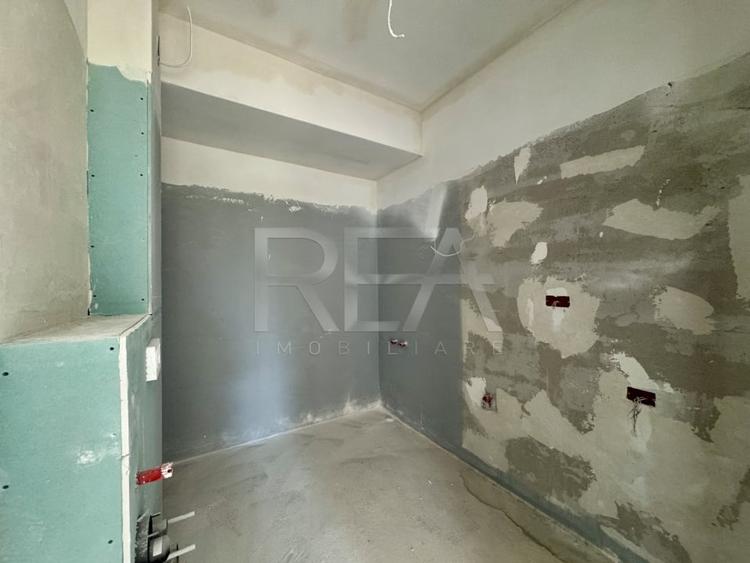 Apartament cu 3 camere decomandat în Matei Voievod