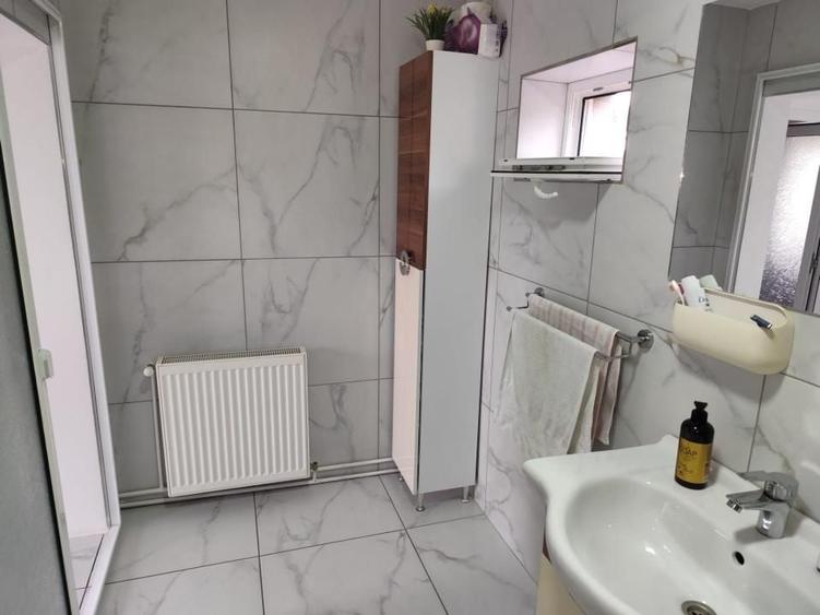 Casă individuală cu 3 camere cu Canalizare în Central