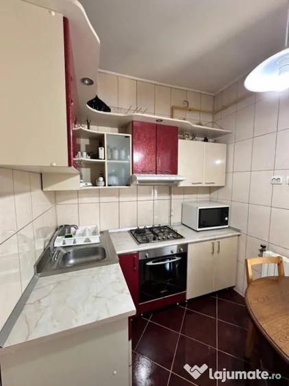 Apartament cu 3 camere semidecomandat în Peninsula