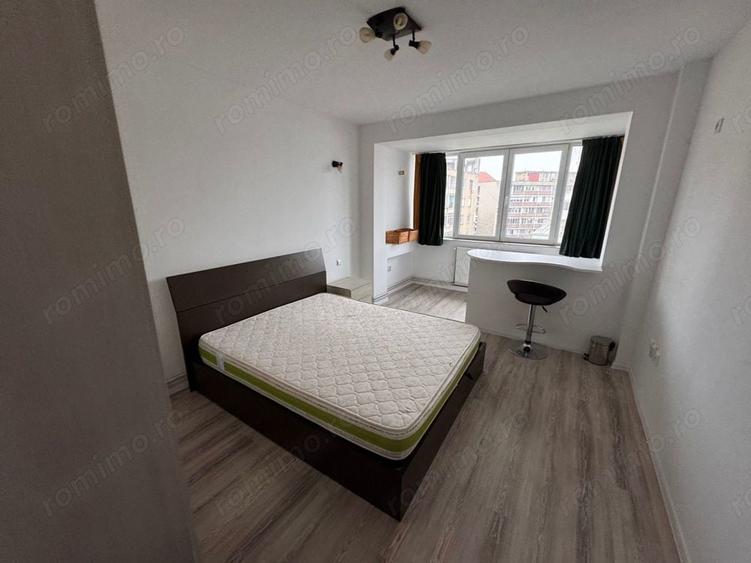 Apartament cu 3 camere semidecomandat în Central