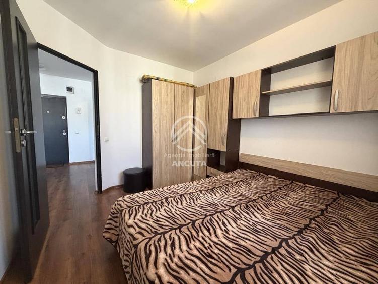 Apartament cu 2 camere semidecomandat în Tăuți