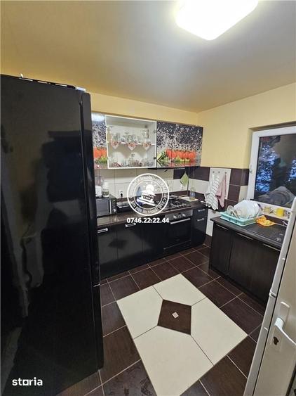 Casă cu 6 camere cu Teren 900 Mp în Aroneanu