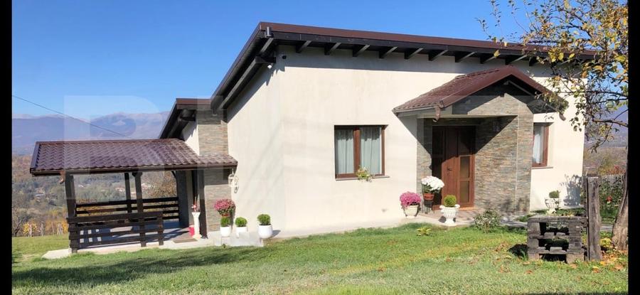 Casă individuală cu 3 camere cu Teren 5000 Mp în Exterior Est