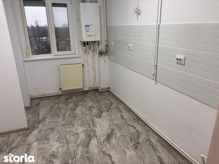 Apartament cu 3 camere decomandat în Viziru 3