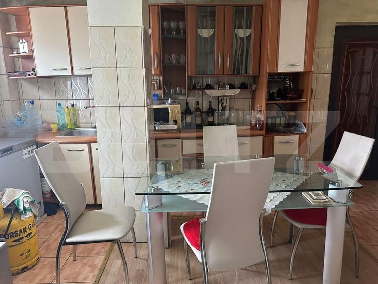 Apartament cu 3 camere decomandat, mobilat în Câmpeni