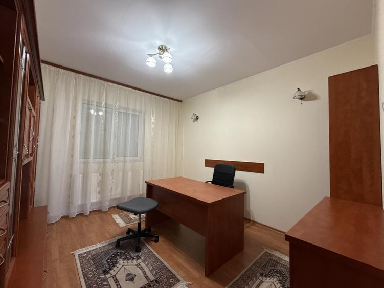 Casă individuală cu 7 camere cu Canalizare în Voluntari