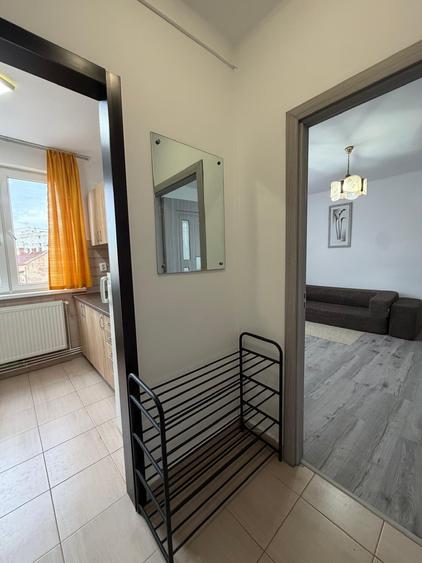 Apartament cu 2 camere semidecomandat, mobilat în P-ța Mihai Viteazul