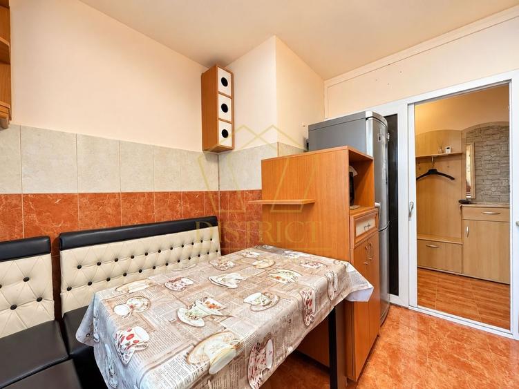 Apartament cu 3 camere decomandat, mobilat în Girocului