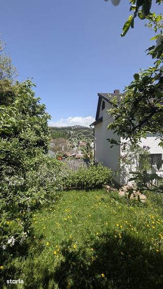 Casă cu 8 camere cu Teren 708 Mp în Central