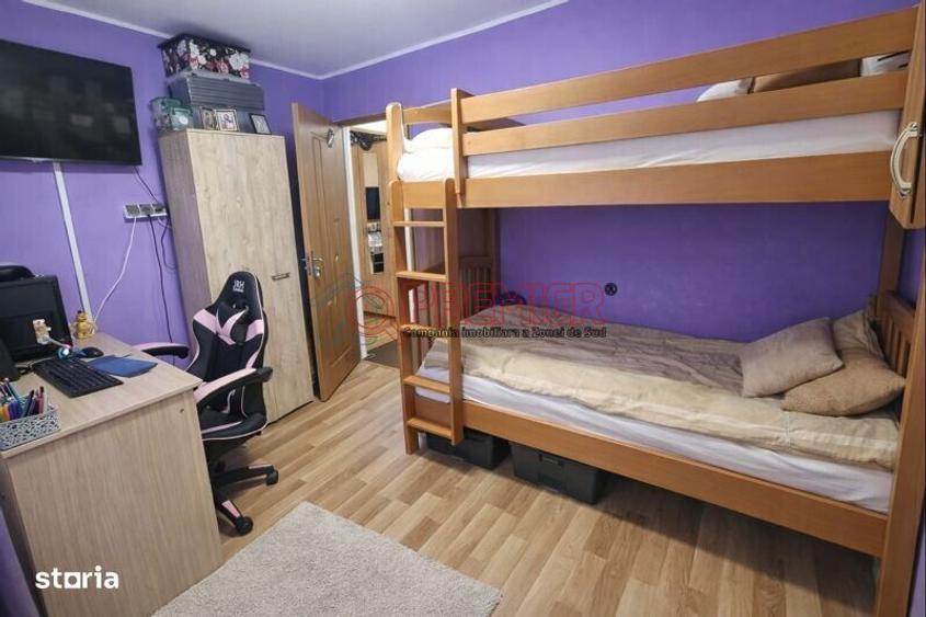Apartament cu 3 camere semidecomandat în Giurgiului