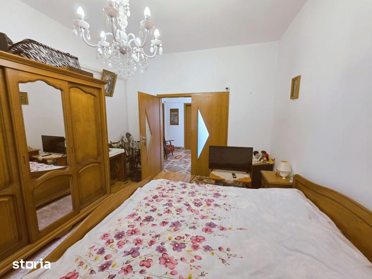 Apartament cu 3 camere decomandat în Drumul Taberei