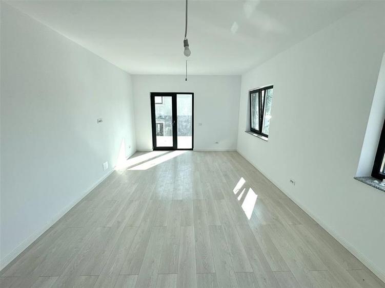 Casă cu 4 camere cu Teren 400 Mp în Rediu