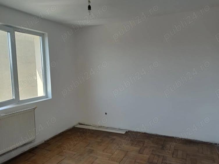 Apartament cu 3 camere decomandat în Târgu Neamț