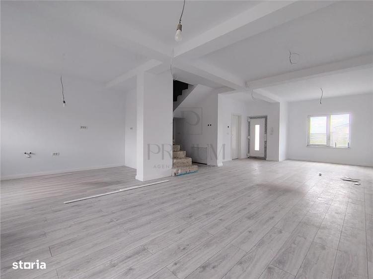 Casă cu 4 camere decomandat în Central