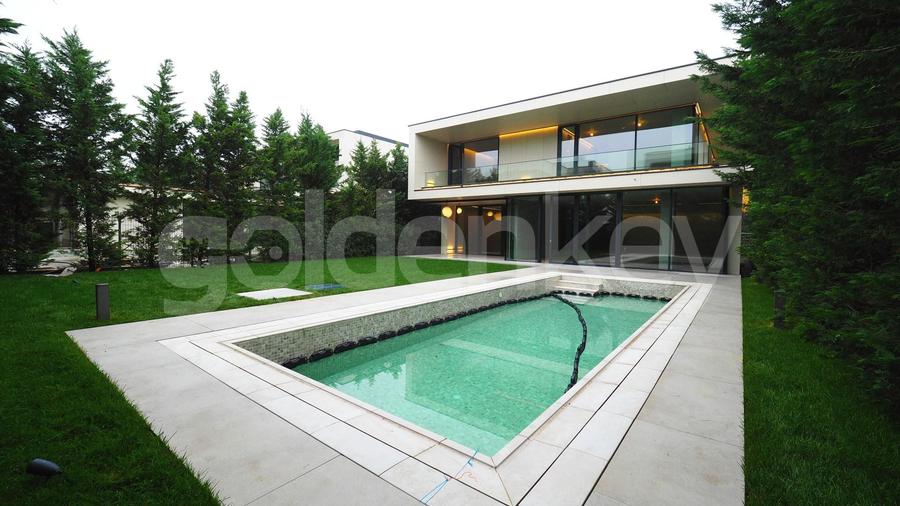Casă individuală cu 7 camere cu Piscina în Iancu Nicolae