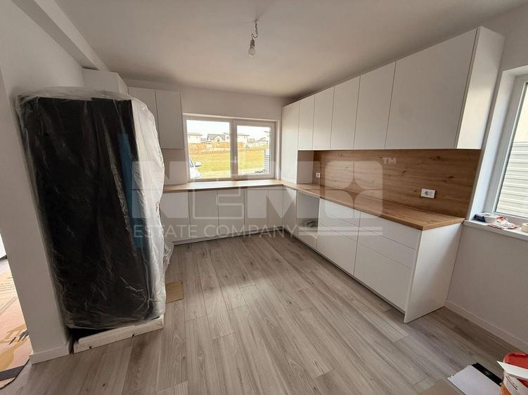 Duplex cu 4 camere cu Canalizare în Lisaura