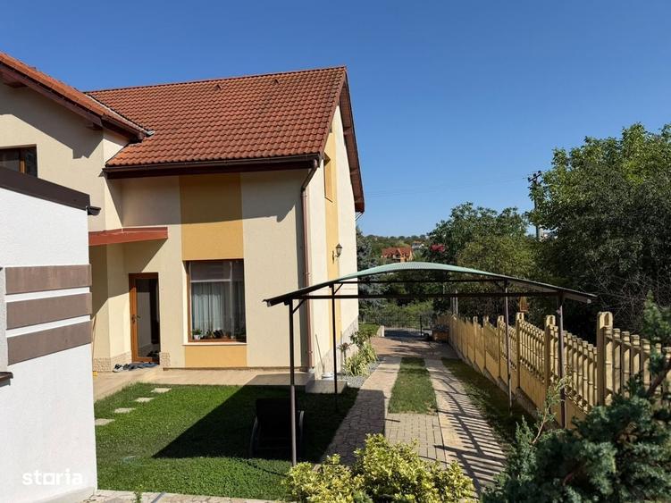 Casă cu 4 camere decomandat în Sântandrei