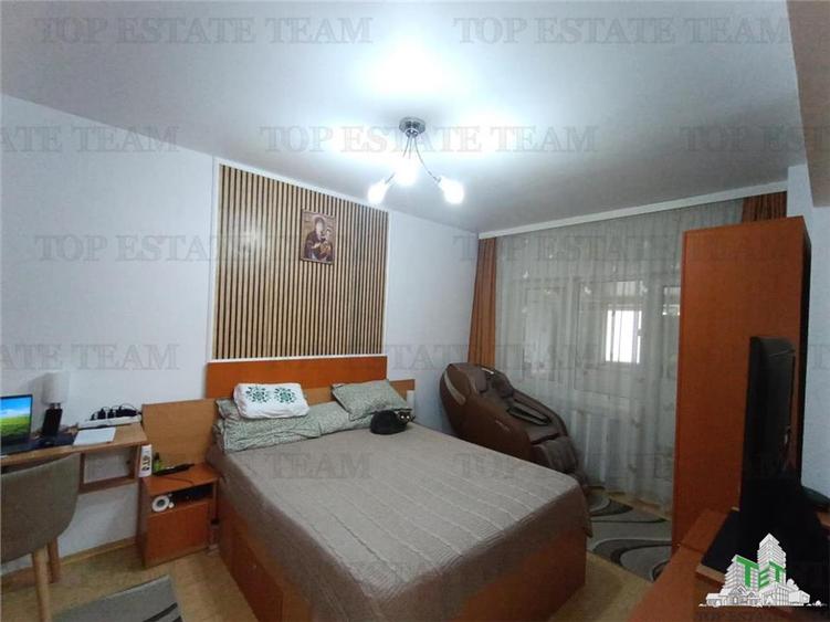Apartament cu 3 camere semidecomandat, mobilat în Prelungirea Ghencea
