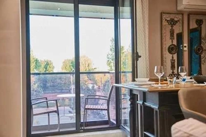 Apartament cu 3 camere decomandat în Central