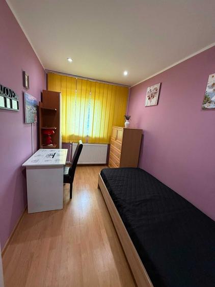 Apartament cu 4 camere decomandat în Central